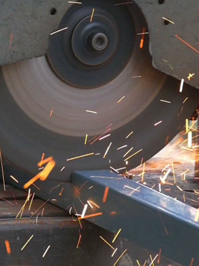 Pipe cutting machine