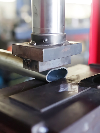 Pipe flattening machine