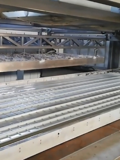 Ebb and flow bench tray forming machine